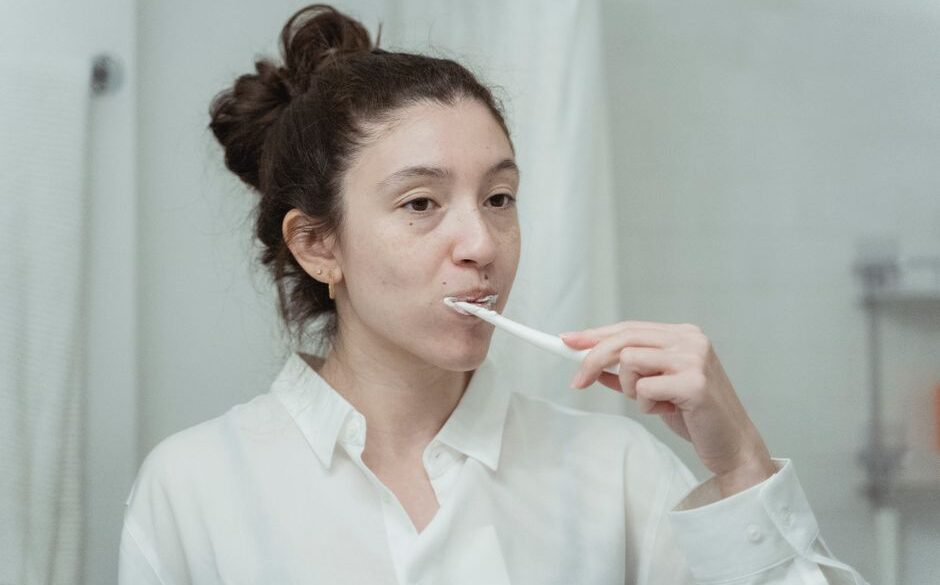 Escova de Dente Elétrica Vale a Pena em 2025? Testei 60 Dias